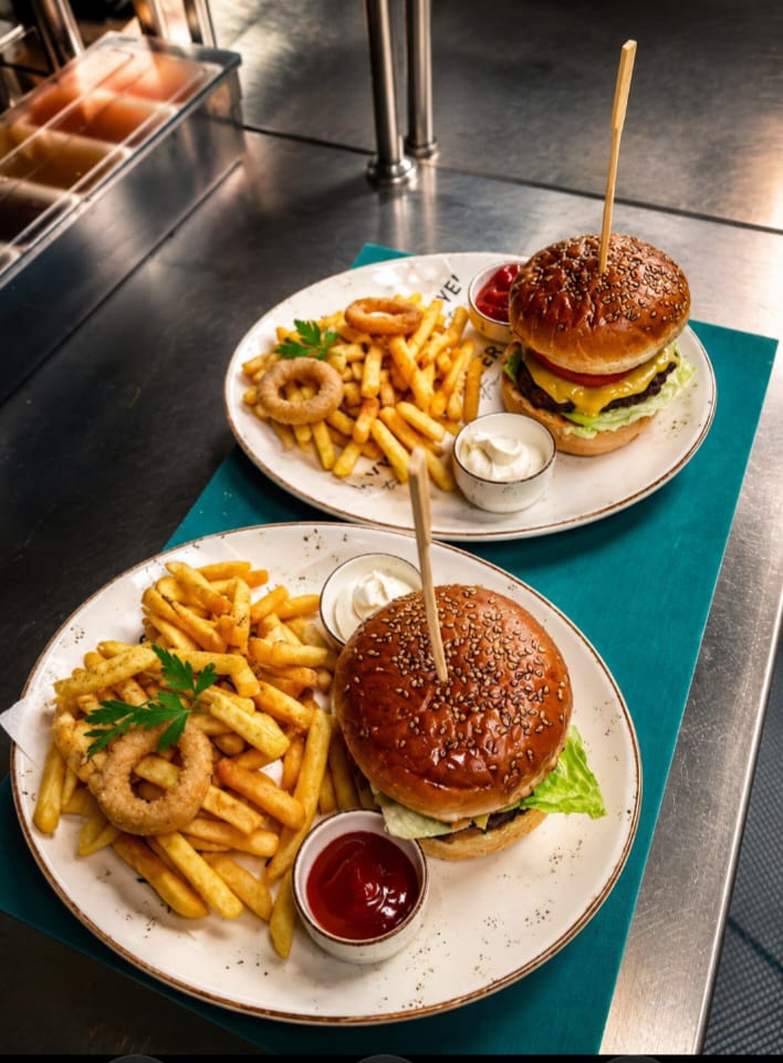 GRAVYER BURGER