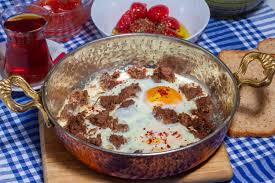 Sahanda Kavurmalı Göz Yumurta